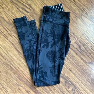Women’s Lululemon leggings.